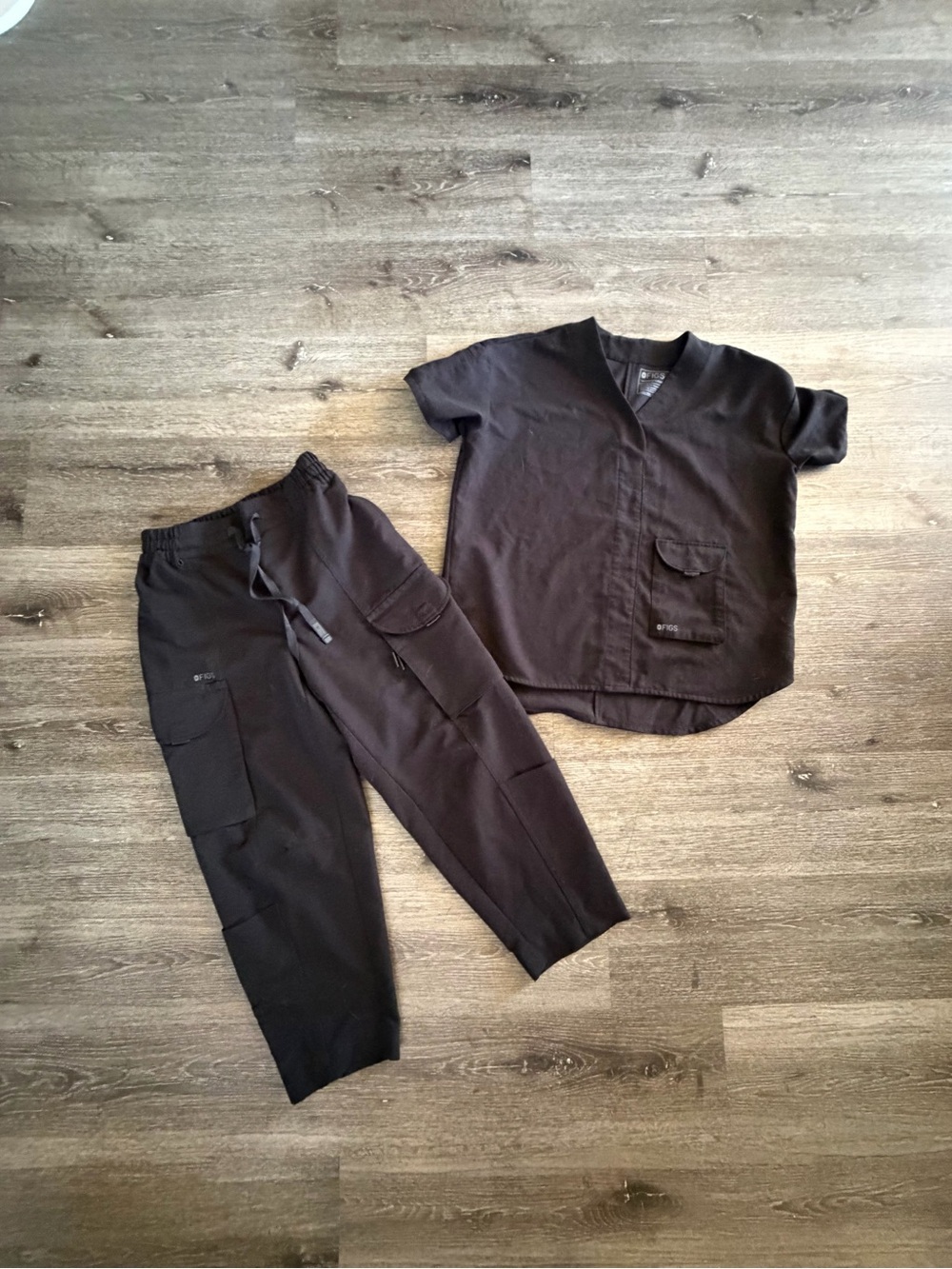 Figs Men's Black Cargo Scrub Pants